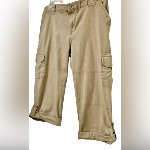 St John’s Bay Kahki 3/4 Cargo pants - Picture 2 of 8